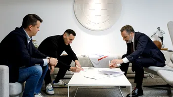 Fost atacant al lui AC Milan a semnat un contract cum rar se vede. Va primi salariu doar 1 euro pe lună
