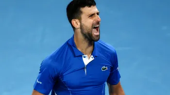 Novak Djokovici și-a ieșit din minți la Australian Open. A vrut să se răfuiască cu un spectator pe teren: ”Vino aici!” VIDEO