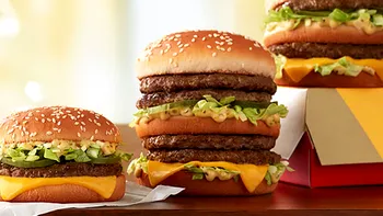 Cât costă un Big Mac în lume, dar la noi. Prețul a luat-o „la goană” mai rău ca inflația