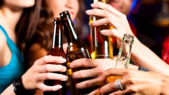Cât de mult alcool consumă tinerii din ziua de astăzi, de fapt. Tendințele, în schimbare față de generațiile precedente