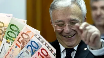 Avertismentul BNR pentru toți românii care visează la îmbogățire rapidă. Cum funcționează fraudele pe internet cu Mugur Isărescu în deepfake