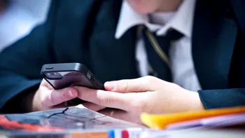 Țările din Europa care interzic telefoanele în școli. Măsura care ar putea ajunge și în România, la ce ajută