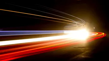Oamenii de știință au încetinit lumina de 10.000 de ori, arătând că imposibilul devine posibil în fizica modernă
