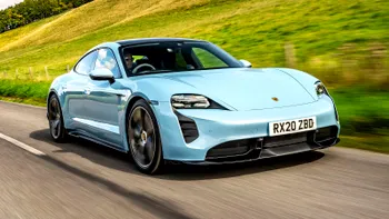 Noile vehicule electrice Taycan de la Porsche au o autonomie mai mare, o accelerație mai rapidă și un preț mai mare
