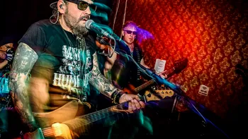 Cum obții fotografii fascinante la un concert sau eveniment cu o tehnică simplă, dar eficientă: „De-a joaca” cu luminile
