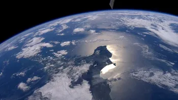 Structuri misterioase observate din spațiu, în adâncurile Oceanului Pacific. Ar putea schimba înțelegerea noastră despre Pământ