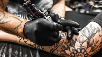 Studiul care arată cât de periculoase sunt tatuajele. Cercetătorii au găsit o legătură cu bolile grave