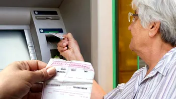 Veste importantă pentru pensionarii care primesc pensia pe card prin CEC Bank: anunțul excelent venit din partea băncii