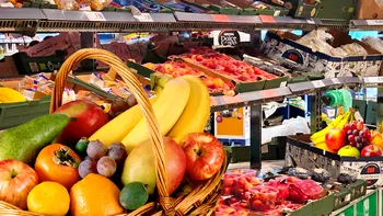 Fructele și legumele cu cele mai multe chimicale persistente pe care le găsești in orice supermarket. Avertismentul oamenilor de știință britanici despre alimente comune