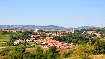 Satul din România mai mare decât București, o oază de liniște și pace. Îl găsești în centrul țării și e perfect pentru o vacanță frumoasă la țară