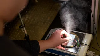 Descoperire revoluționară în știință: Lumina poate vaporiza apa fără căldură VIDEO