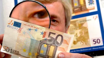Românul care părea că a dat lovitura cu mii de euro în bancnote false, prins la păcănele. Cum a reușit să spele banii la jocuri de noroc