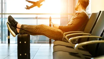 Așa cumperi bilete ieftine de avion. Trucurile care te ajută să călătorești ieftin, dar cu stil