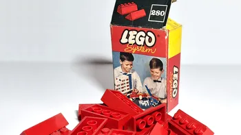 Originile și istoria jucăriilor LEGO: Povestea celebrelor cărămizi care au fascinat generații, de aproape 100 de ani