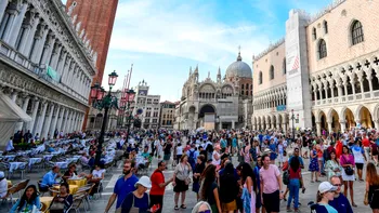 Italia nu te mai vrea: De ce românii și alții nu mai sunt bineveniți, ce este supraturismul