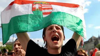 Mii de unguri în stradă împotriva lui Orban în fief-ul partidului aflat la guvernare în Ungaria