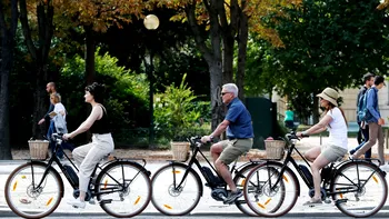 Primești bani ca să mergi cu bicicleta la locul de muncă, dar nu la noi. Țările prietenoase cu mediu din Europa