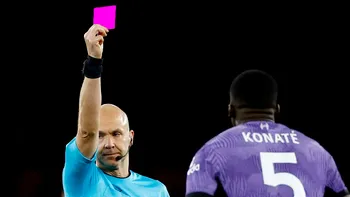 A apărut un nou cartonaș în fotbal. Pentru ce va fi folosit și la ce competiție majoră va fi introdus