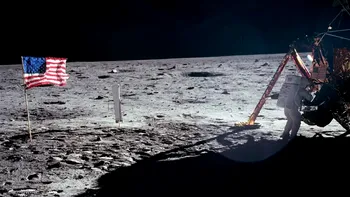 De ce sunt atât de puține fotografii cu Neil Armstrong pe Lună: Ce arată teoriile conspirației, care e adevărul