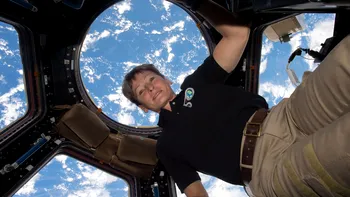 După ce a stat 675 de zile în spațiu, corpul ei nu a mai fost la fel. Cum s-a schimbat astronauta Peggy Whitson