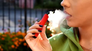 O femeie a aflat că vaping-ul i-a 