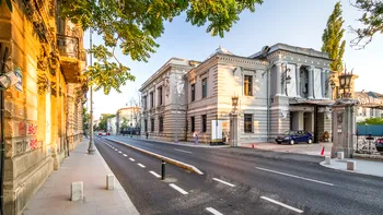 Bântuită de spiritele bogătașilor care și-au pierdut aici averea. Legenda faimoasei Case Vernescu din București
