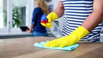 Cât de des ar trebui să faci curat în casă. Nu mulți cunosc pericolul la care se expun când amână curățenia