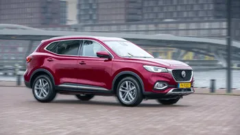 SUV-ul hibrid cu 258 cai putere și interior de Maserati – Cât costă noul MG eHS în România?