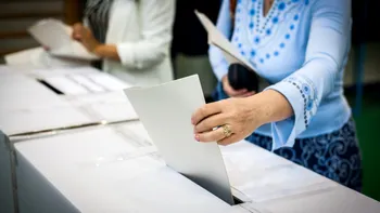 Poți să intri cu copilul în cabina de vot la alegerile din 9 iunie. Care sunt prevederile electorale