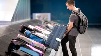 De ce n-ar trebui să atașezi panglici bagajelor tale, în aeroport: Marțipanul te poate băga în închisoare