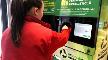 Ce au pățit două femei la un aparat de reciclat sticle din Pitești. Un bărbat și-a pierdut răbdarea și le-a certat în public
