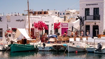 Insula grecească la fel de frumoasă ca Mykonos sau Santorini, dar cu mult mai puțini turiști: Unde să-ți faci vacanța vara aceasta