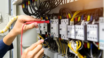 Ce înseamnă liberalizarea pieței de electricitate și gaze naturale din România, de fapt. De ce au ajuns furnizorii de energie într-o criză de proporții