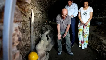 Descoperire uimitoare în Bulgaria: statuie de marmură a unui zeu găsită într-un canal roman