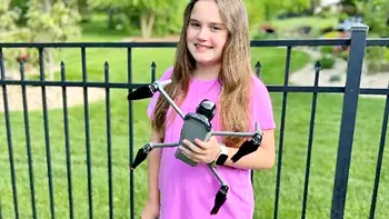 A filmat România cu drone și a intrat în Cartea Recordurilor. La 8 ani, Louisa e senzația momentului