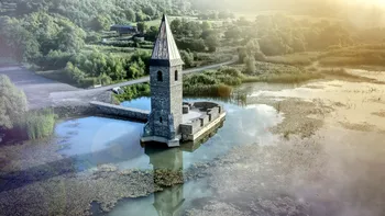 Biserica „fantomă” de sub apele din Bezid: renașterea unei atracții turistice unice în România
