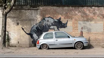 Graffiti-urile bizare care au „cucerit” străzile londoneze. O nouă lucrare de Banksy pune autoritățile în dificultate