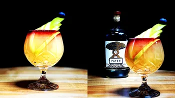 Cum faci un cocktail original cu rachiu, calvados și un strop de vin - ”Mere, Pere, în Panere” cu Pater