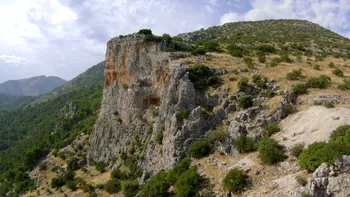 Un bărbat a distrus artă rupestră veche de 6.000 de ani pentru o fotografie pe Facebook