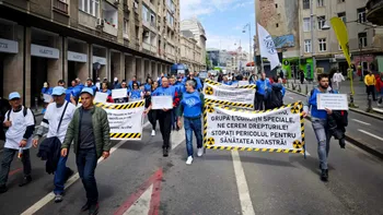 Noua lege a pensiilor, subiect de proteste în stradă. Cum sunt ”îngropați” sute de români de modificările fără discernământ ale coaliției PSD-PNL
