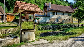 Satul turistic din România unde o noapte de cazare este130 de lei. Peisaje spectaculoase și aer curat
