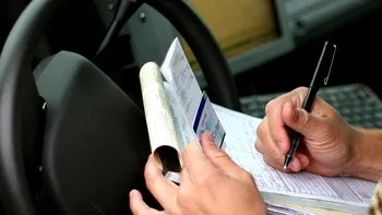 A primit doar un avertisment pentru viteză de la polițistul care a oprit-o și i-a schimbat drumul în viață. Povestea lecției moraliste din țara „tuturor posibilităților”
