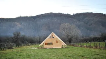 Casa de 10.000 de euro chiar există și a fost construită de o familie din Argeș. Iată costurile reale, pe etape de execuție