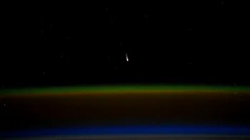 FOTO: Cometă surprinsă de astronauții NASA de pe ISS și care poate fi vizibilă și de pe Pământ
