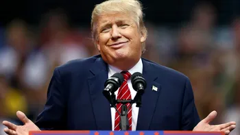 Donald Trump i-a felicitat pe ruși pentru spargerea adresei de email a lui Hillary Clinton. Acum, documente online sensibile i-au fost furate de hackeri iranieni