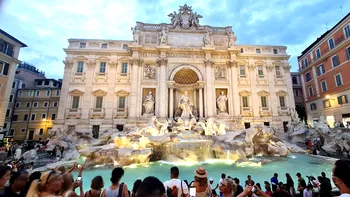 În Roma, la Fântâna Trevi, dorințele ar putea costa mai mult decât un bănuț: autoritățile iau în calcul taxarea vizitatorilor