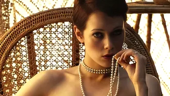 Filmul interzis care i-a „eliberat” pe români după Revoluție: Cenzura comunistă a „picat în brațele” irezistibilei „Emmanuelle”, un fenomen global controversat