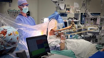 VIDEO: Un pacient a cântat la trombon în timp ce era operat pe creier. De ce medicii chirurgi l-au rugat să facă acest lucru