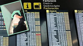 O familie cu doi copii, lăsată să doarmă pe jos în aeroport, timp de două nopți. Câți bani a primit despăgubire: ”Este inadecvat!”