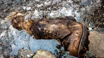 Un picior într-o gheată găsit pe cel mai înalt vârf din lume ar putea dezlega unul dintre marile mistere ale explorării Everestului